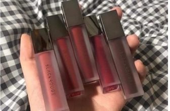 Hình ảnh son Black Rouge Air Fit Velvet ver 4 với thiết kế nắp bạc vô cùng đẹp